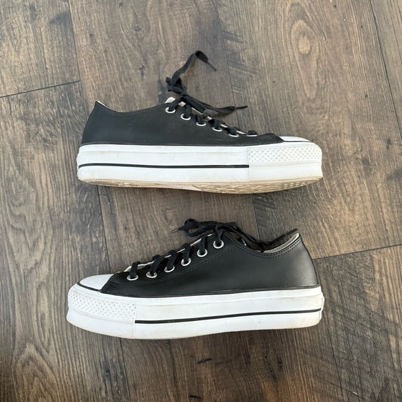 Converse Women Low Top Leather Platform Lace Up Tennis Shoe Sneakers Size 8Black - Picture 3 of 5